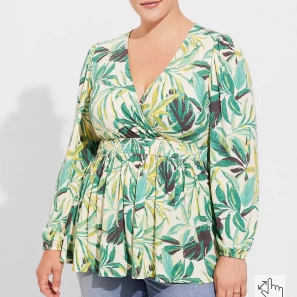 Torrid Womens Size 3X Leaf Print Textured Knit Surplice Puff Sleeve Babydoll Top